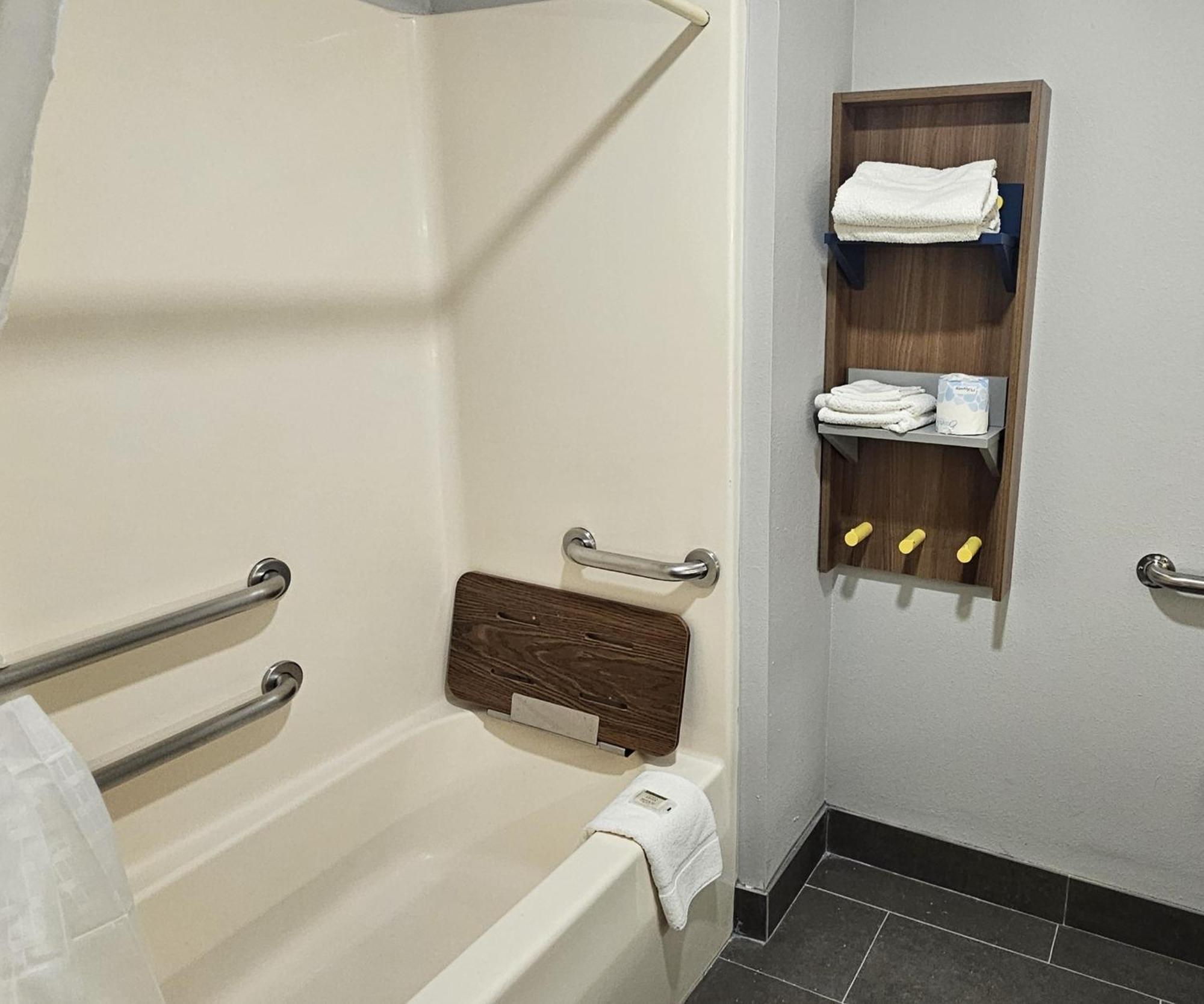 Microtel Inn & Suites By Wyndham Tulsa - Catoosa Route 66 Esterno foto